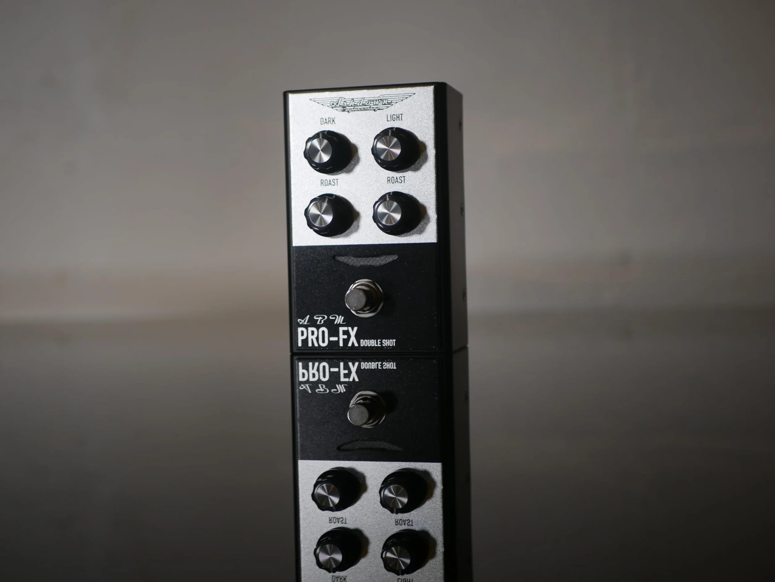 ASHDOWN - ABM PRO-FX DOUBLE SHOT, Pedale Overdrive per Basso Elettrico, Controlli "Dark" E "Roast"