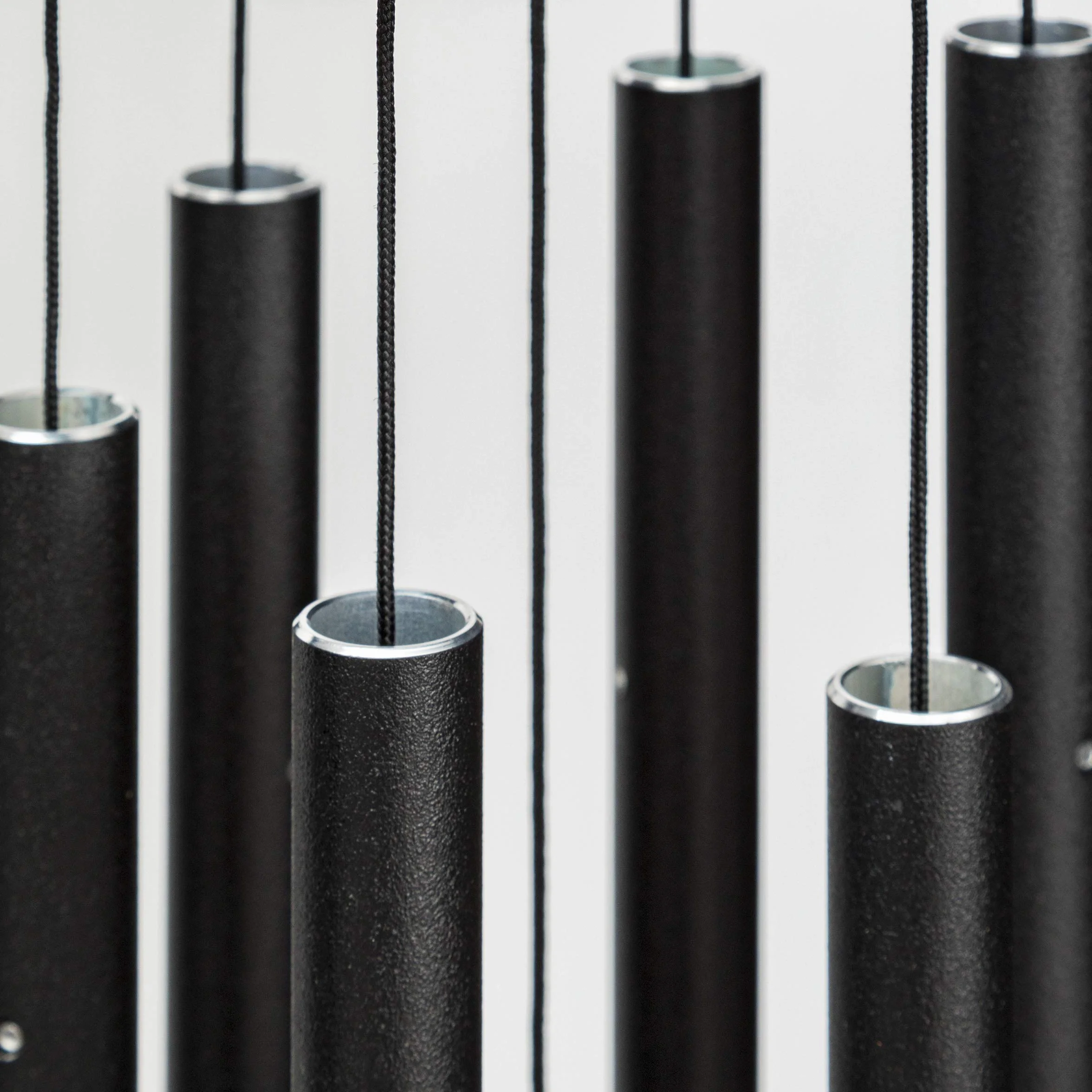 Corinthian Bells by Wind River -Campanello a vento, per patio, cortile, giardino, decorazione esterna, campanello in alluminio, prodotto negli Stati Uniti, 68,6 cm, nero