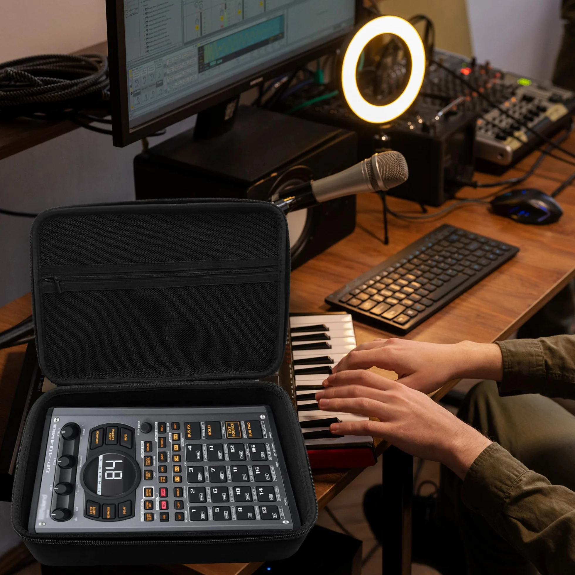Musiin Custodia per campionatori audio compatibile con Roland SP-404MKII, SP-404A, SP-404SX, SP-404, doppie cerniere lisce, spaziosa tasca superiore in rete per accessori, manico morbido e