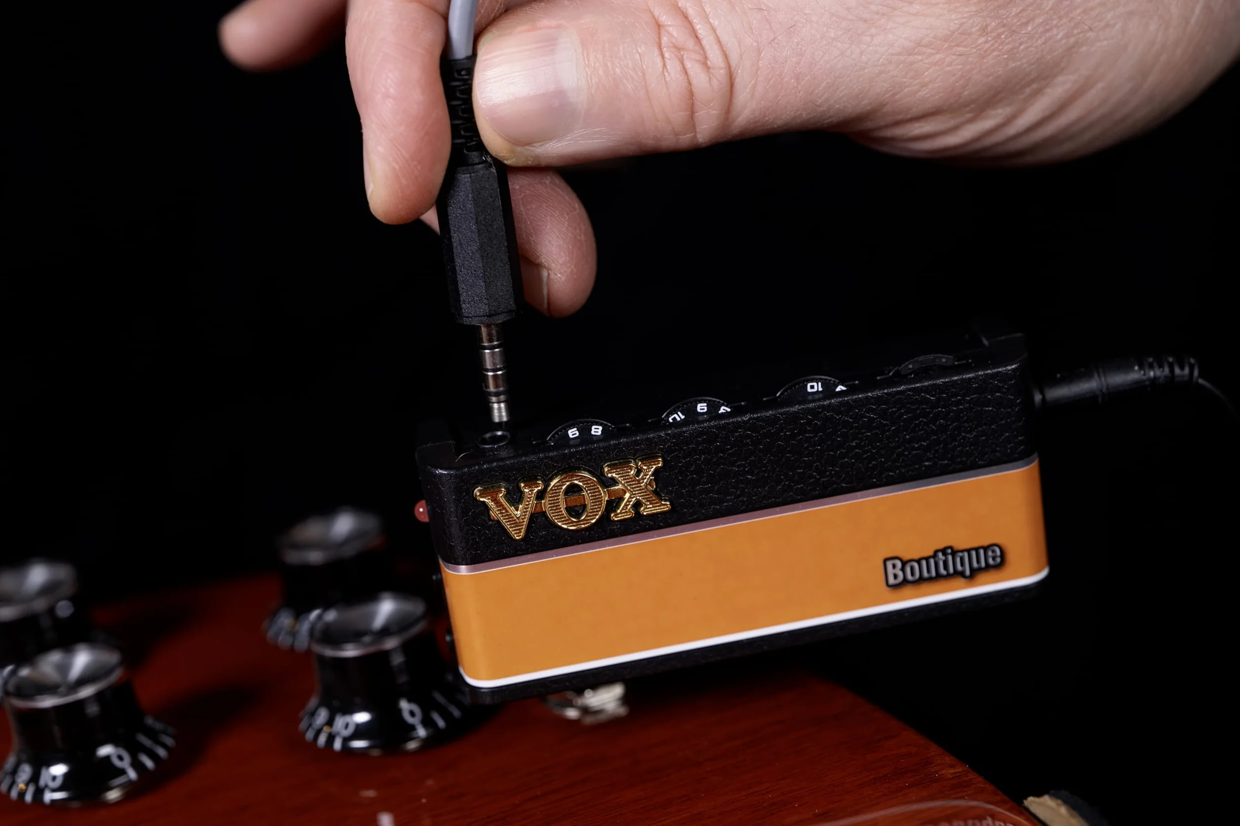 VOX - AMPLUG 3 BOUTIQUE, Amplificatore per Chitarra Elettrica, a Batteria,Suono Boutique ispirato al Dumble, Effetti Chorus/Delay/Reverb,Controlli Gain/Tone/Volume,