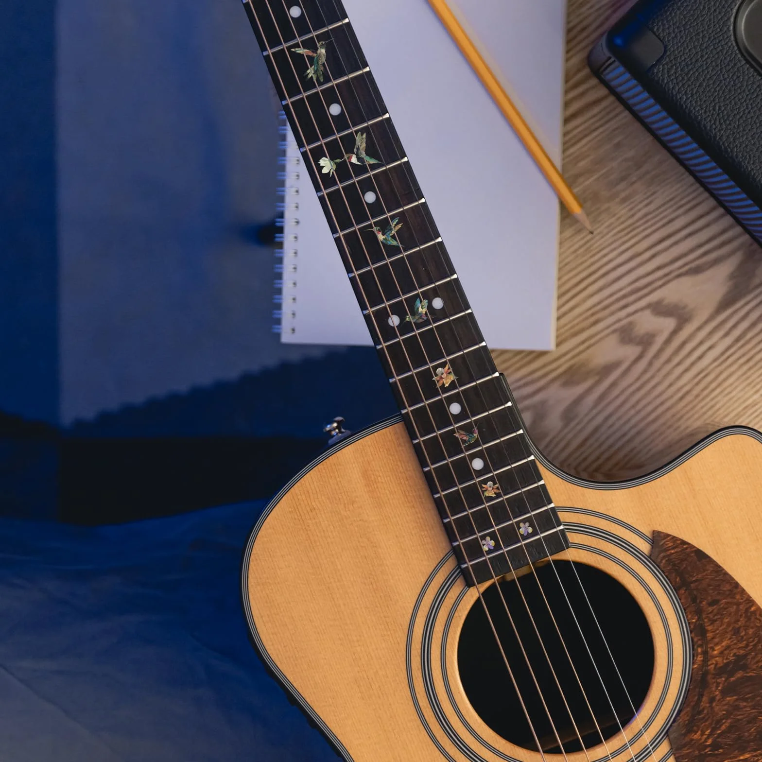 PLIGREAT 2 Pz Chitarra Decor Adesivi Chitarra Collo Adesivo Fai Da Te Chitarra Decor Uccelli Rimovibili Decalcomanie Fiori per Chitarra Acustica Decor Chitarra Musicale Basso Forniture