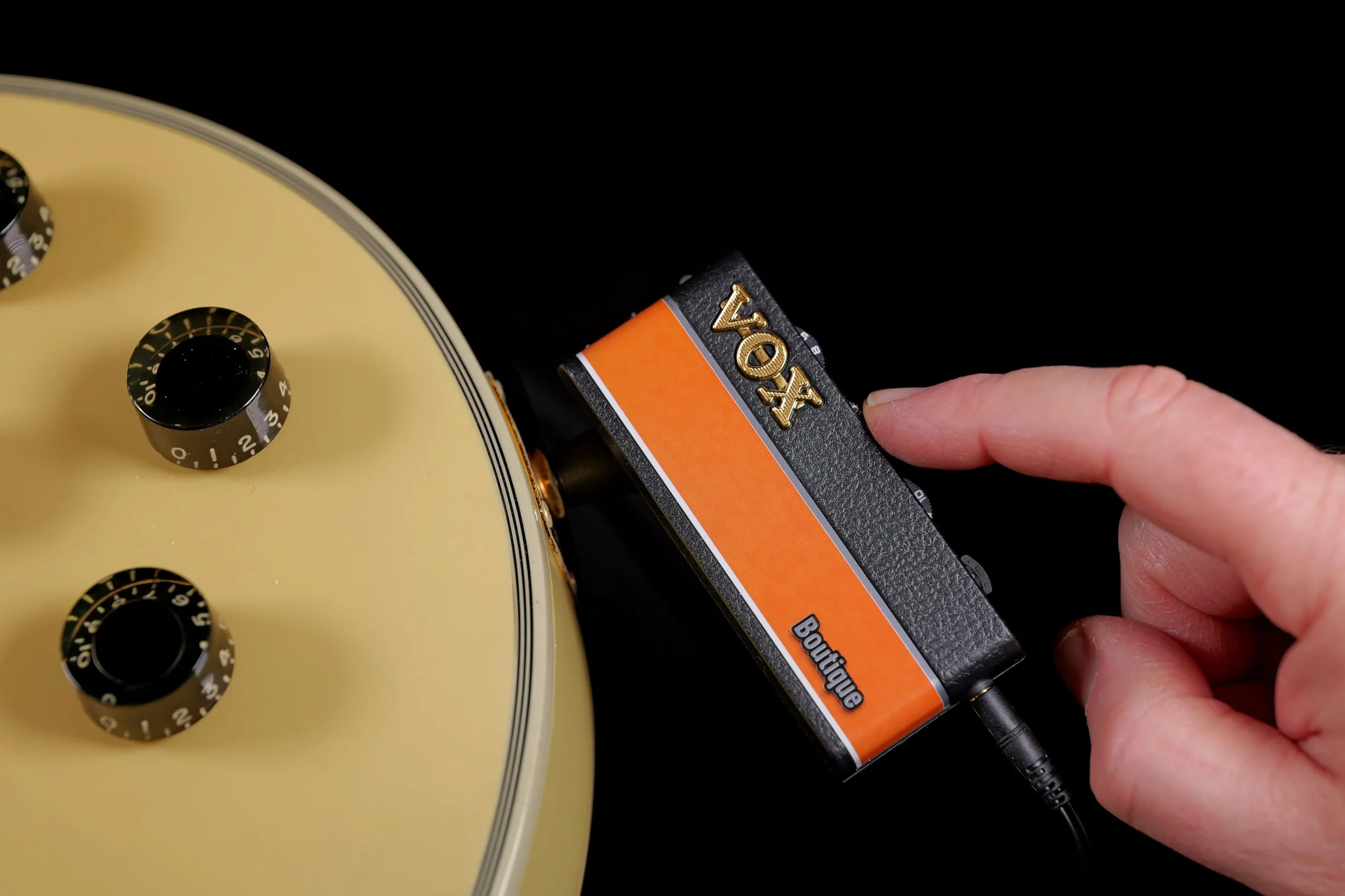 VOX - AMPLUG 3 BOUTIQUE, Amplificatore per Chitarra Elettrica, a Batteria,Suono Boutique ispirato al Dumble, Effetti Chorus/Delay/Reverb,Controlli Gain/Tone/Volume,