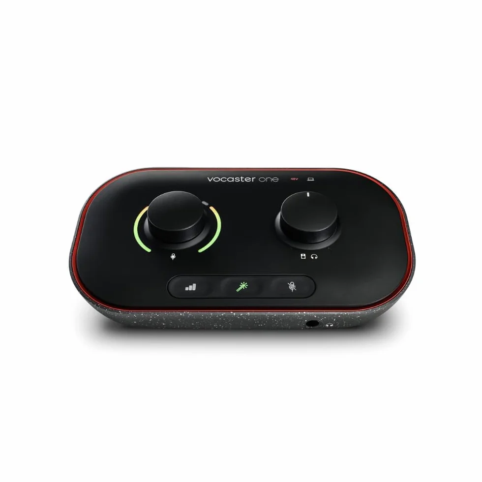 Focusrite Vocaster One — Interfaccia per la registrazione di podcast per un conduttore solista. Usa il gain automatico, la funzione Enhance e il muto per creare podcast in maniera facile