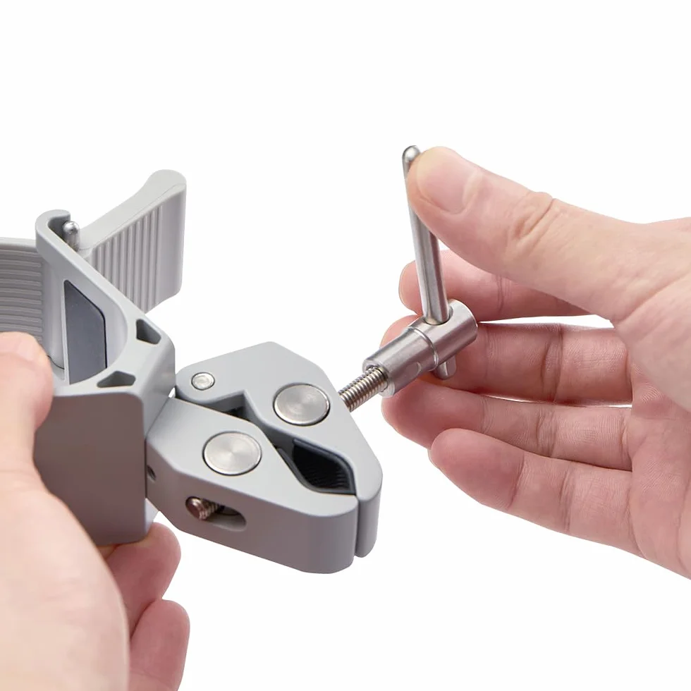 amaran Peak Light Stand Clamp – Morsetto per Batteria Peak con Cinghia in Silicone, Blocco a Rotazione, Filettatura 3/8"-16 – Per Treppiedi, Supporti, Tavoli