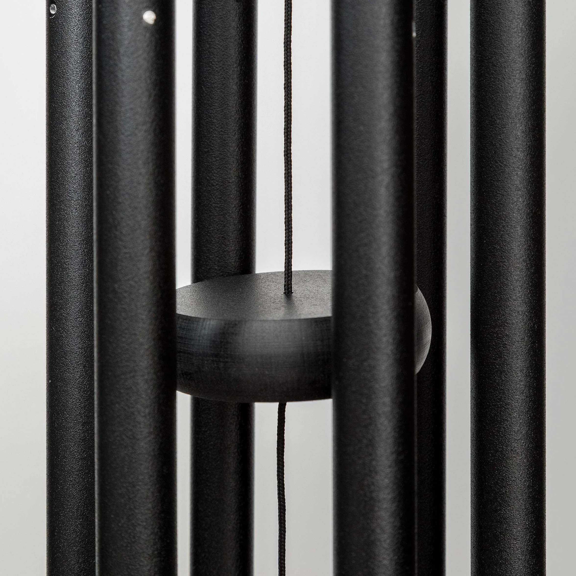 Corinthian Bells by Wind River -Campanello a vento, per patio, cortile, giardino, decorazione esterna, campanello in alluminio, prodotto negli Stati Uniti, 68,6 cm, nero