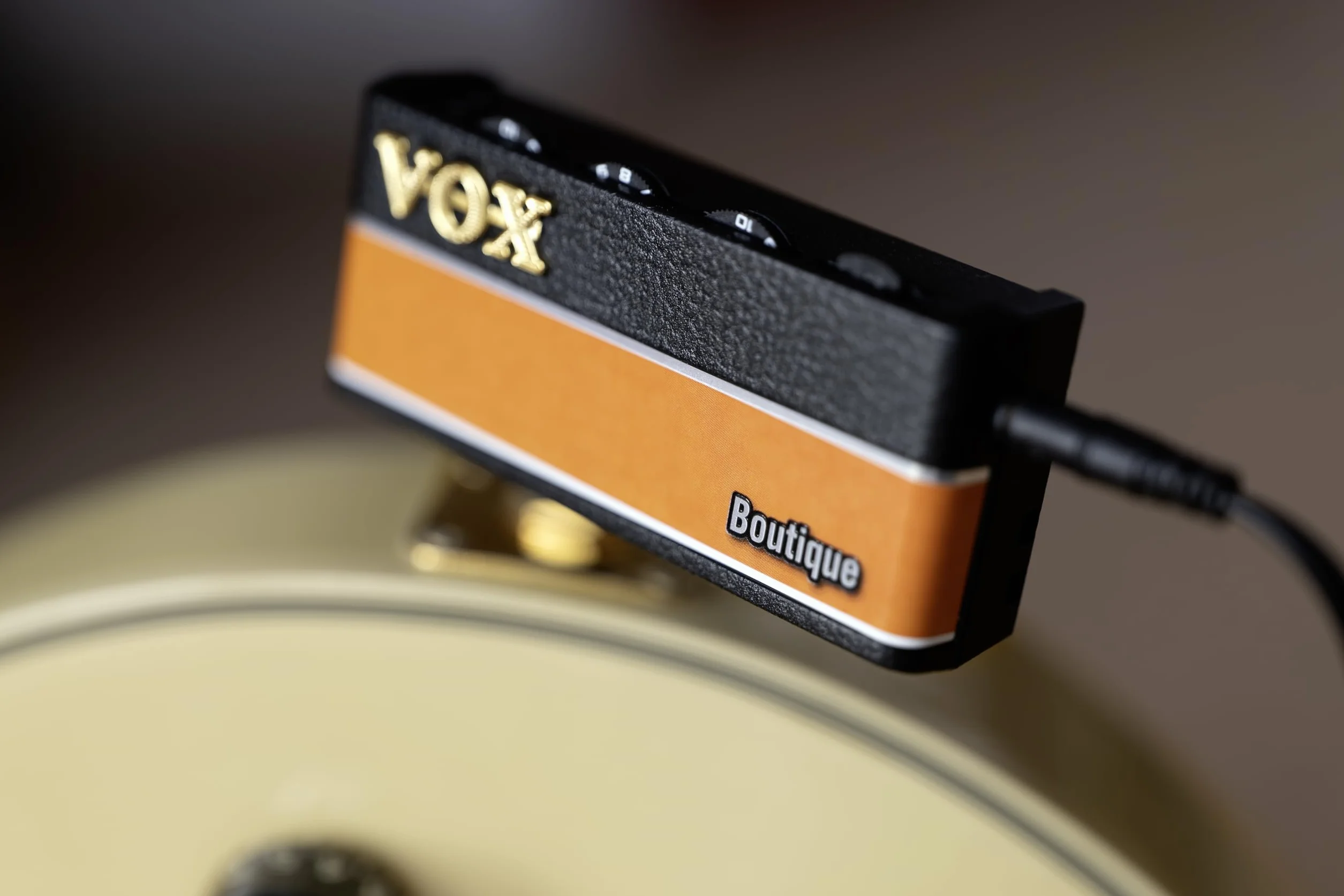 VOX - AMPLUG 3 BOUTIQUE, Amplificatore per Chitarra Elettrica, a Batteria,Suono Boutique ispirato al Dumble, Effetti Chorus/Delay/Reverb,Controlli Gain/Tone/Volume,