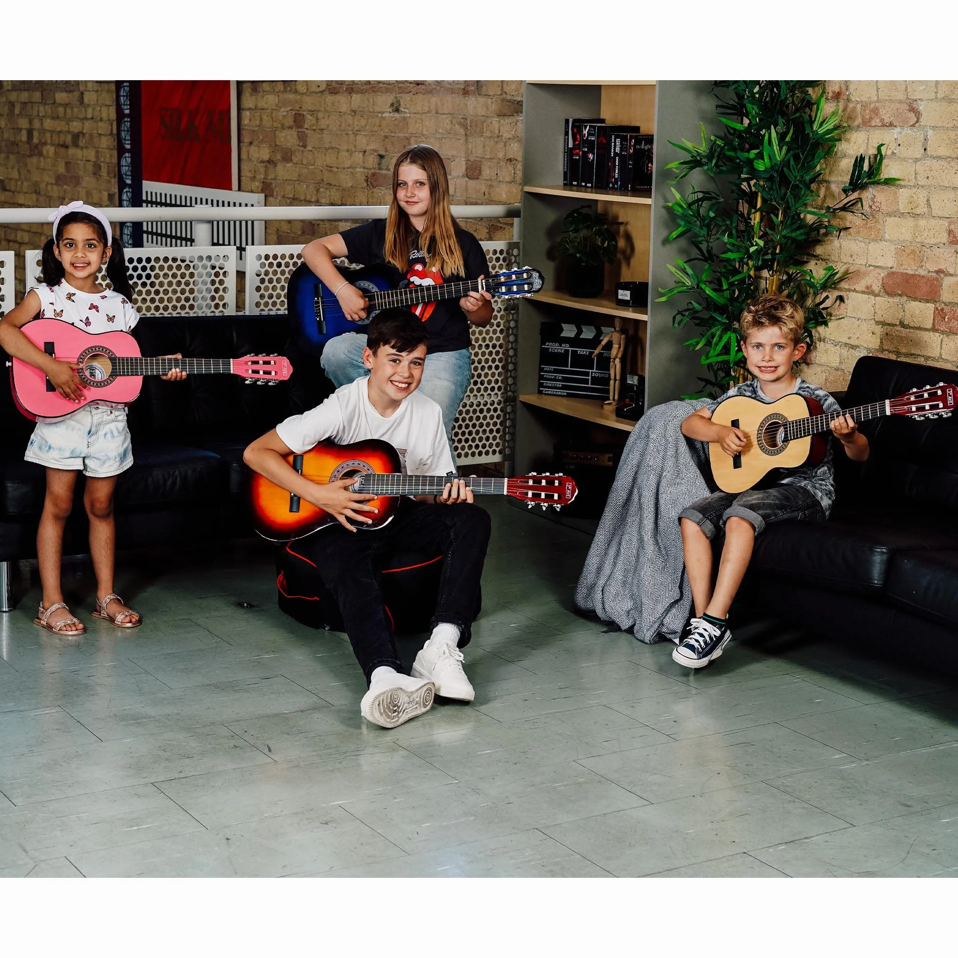 3rd Avenue Pacchetto Per Principianti Con Corde In Nylon Spagnole Per Chitarra Classica Da 1/2 Misura Per Bambini – 6 Mesi Di Lezioni Gratuite, Borsa, Corde – Rosa